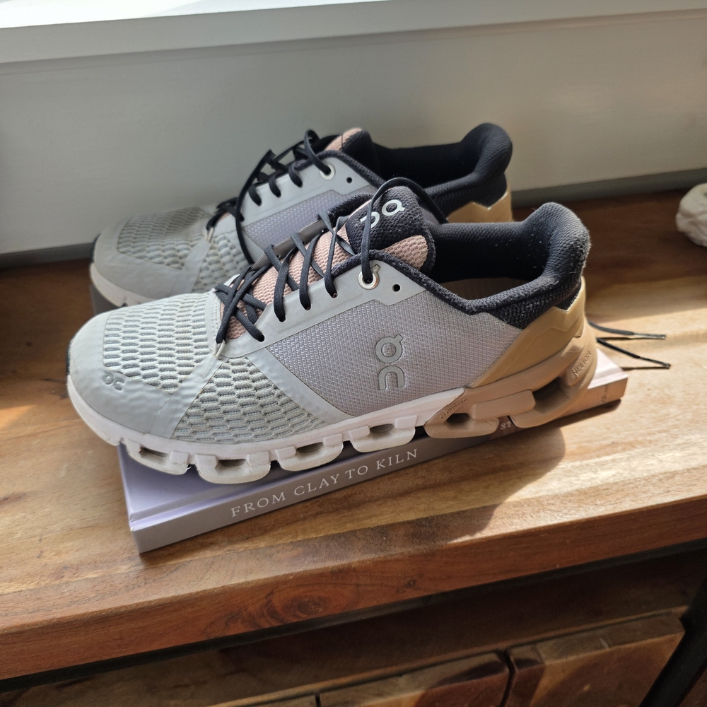 On Cloud Running Sneakers Helion